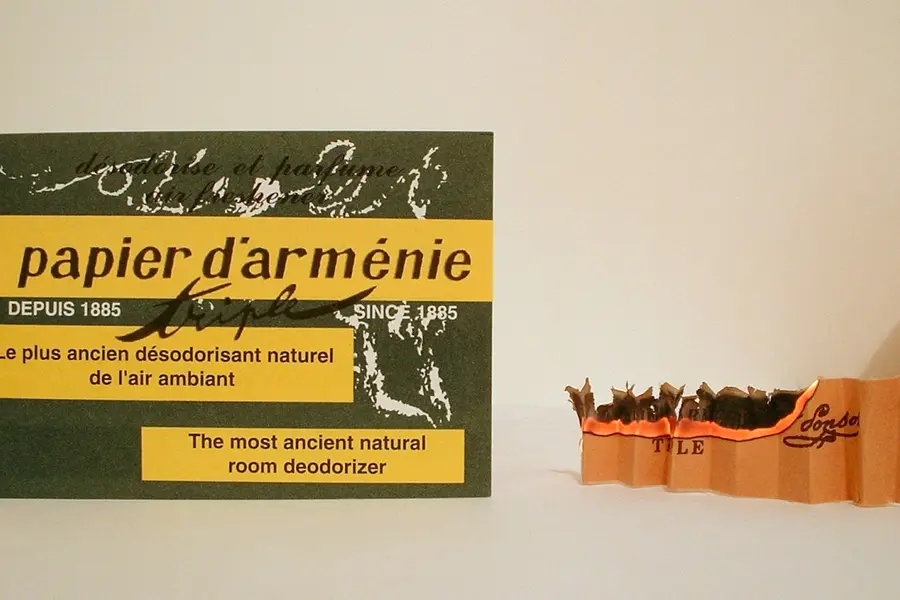 Papier d'Arménie (Papier imprégné de benjoin)