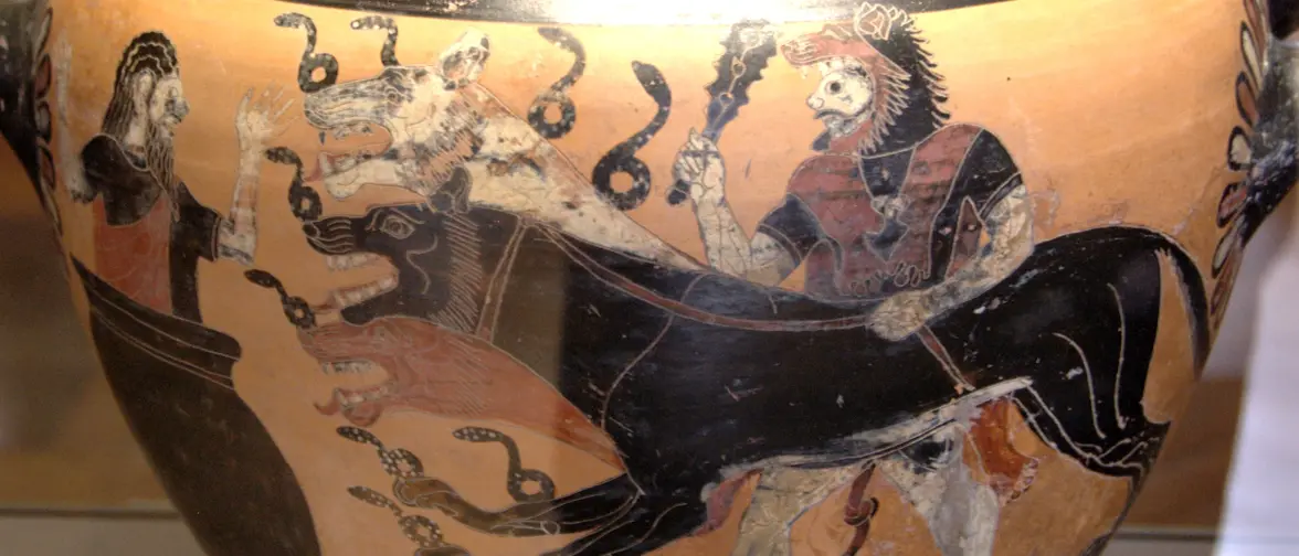 Vase grec antique représentant Héraclès amenant Cerbère, le chien à trois têtes, hors des Enfers