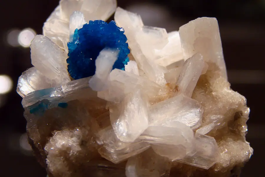 Cavansite, bleu vif