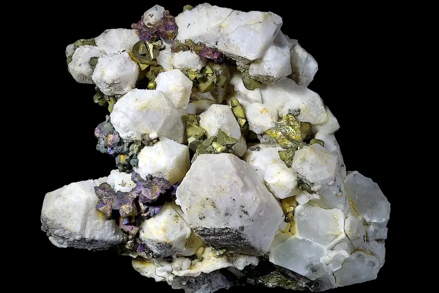 Chalcopyrite, doré irisé bleu-vert