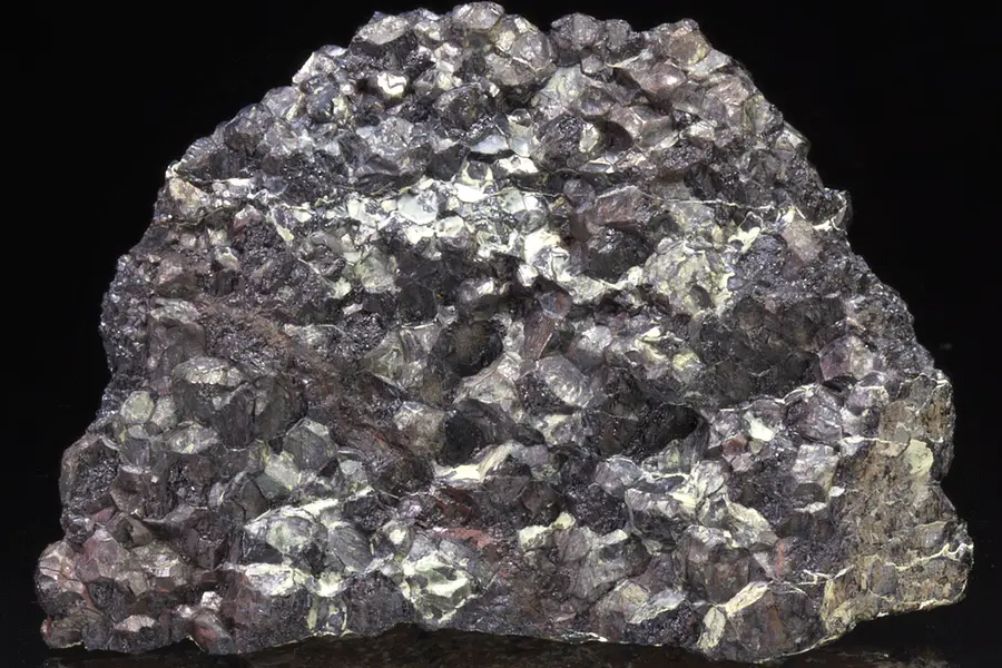 Chromite, noir brun-noir