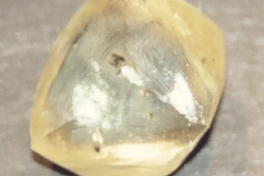 Diamant, incolore jaune rose bleu