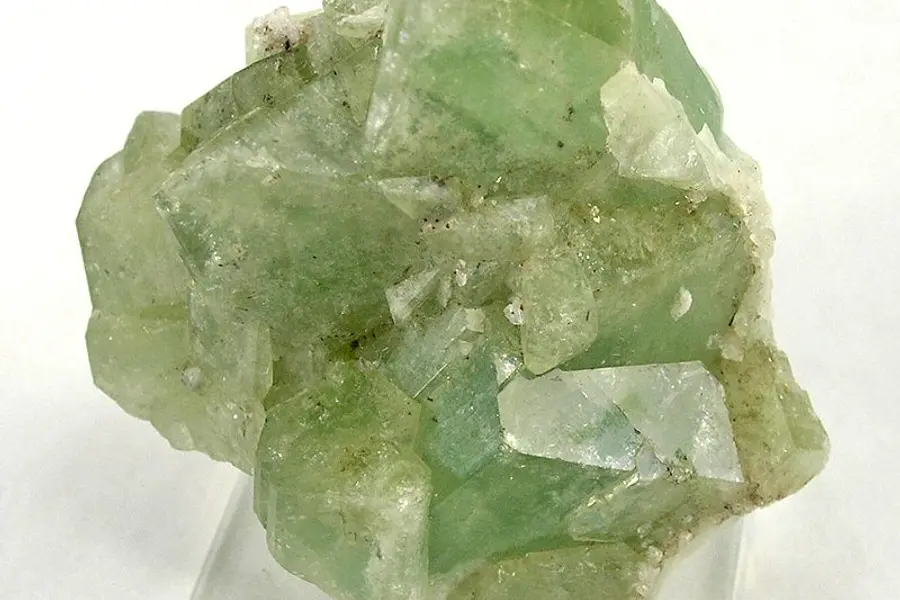 Herdérite, jaune-vert incolore violet pâle