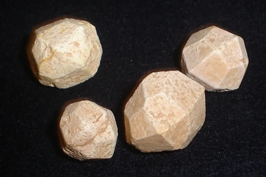 Leucite, blanc gris