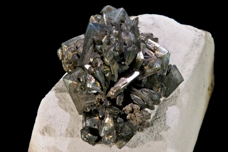 Marcassite, jaune pâle métallique gris