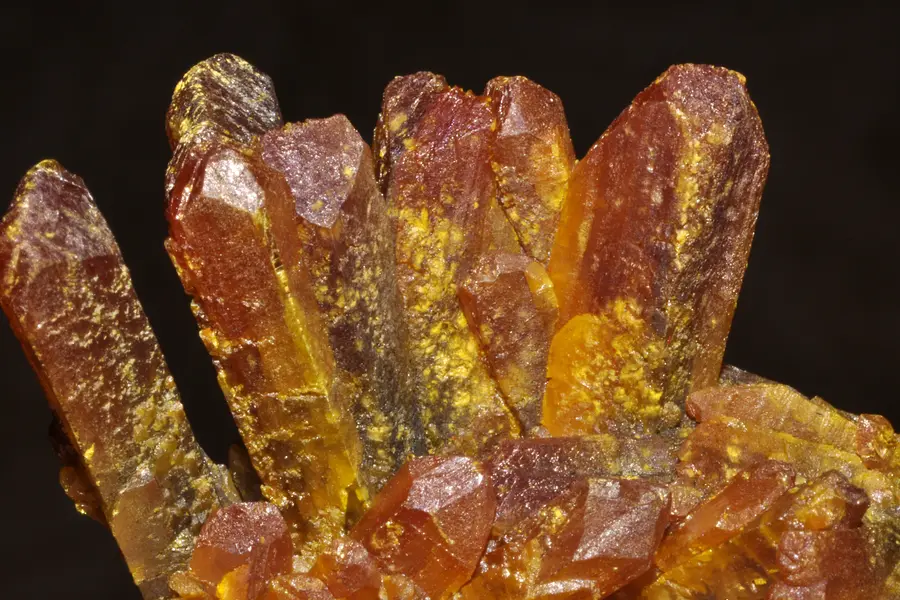 Orpiment, jaune d'or jaune-orangé