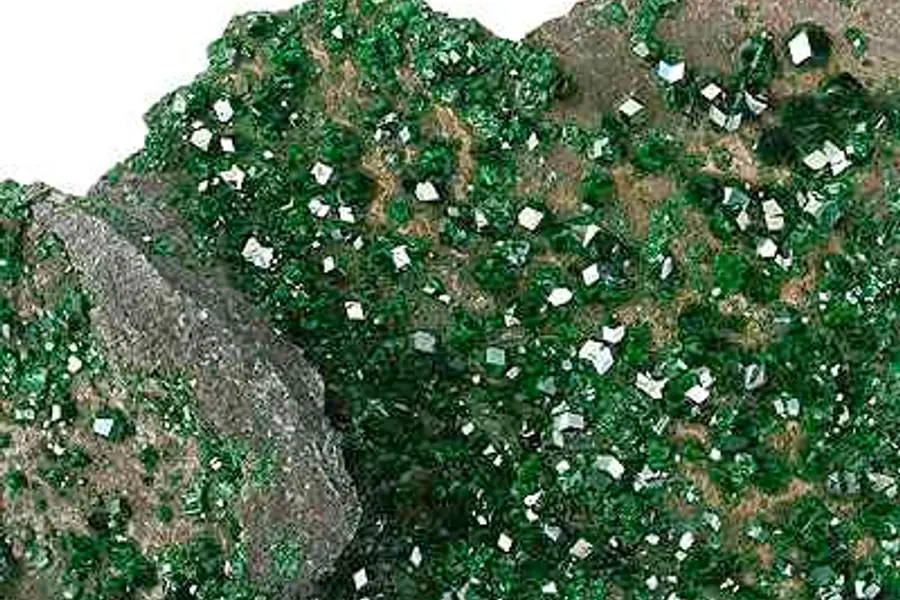 Ouvarovite, vert émeraude vert