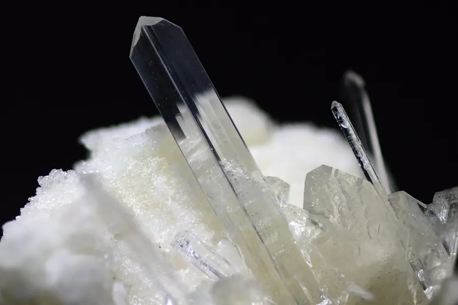 Pectolite, blanc gris incolore