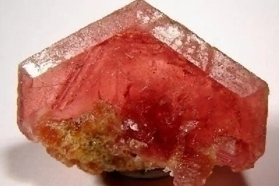 Pezzottaïte, rose framboise rouge