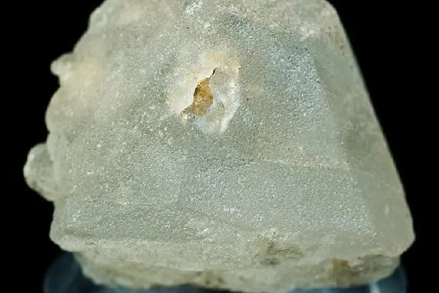 Pollucite, incolore blanc rose