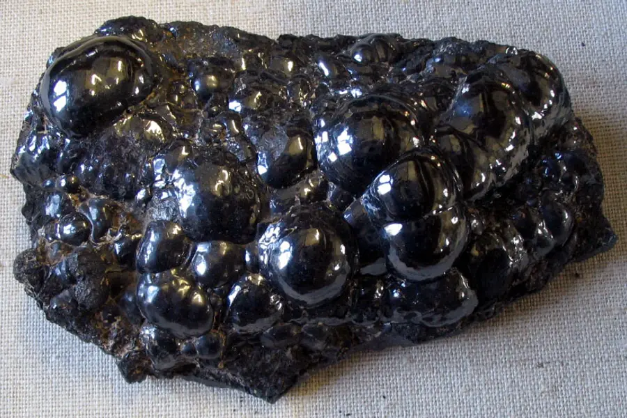 Pyrolusite, noir gris acier