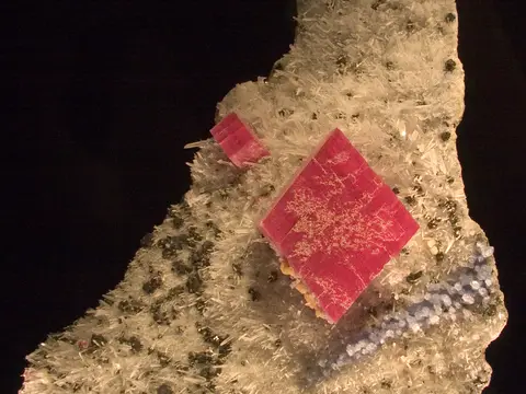 Rhodochrosite rose rubanée