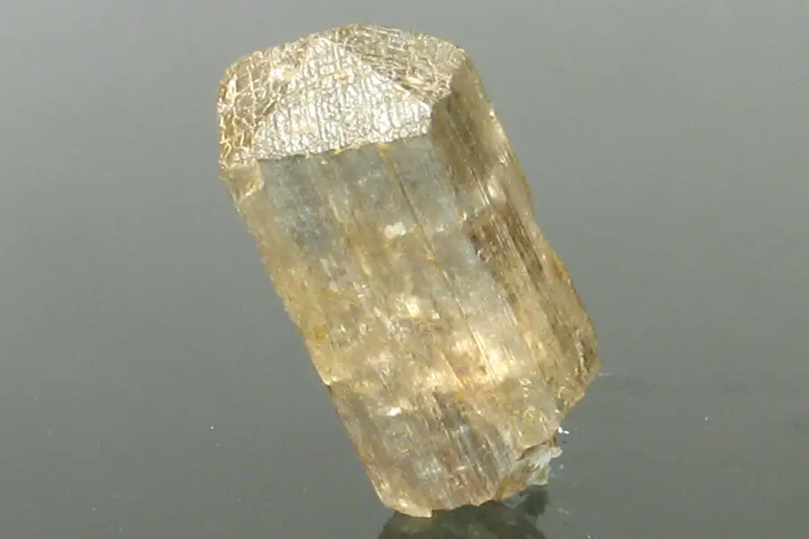 Scapolite, jaune violet rose incolore