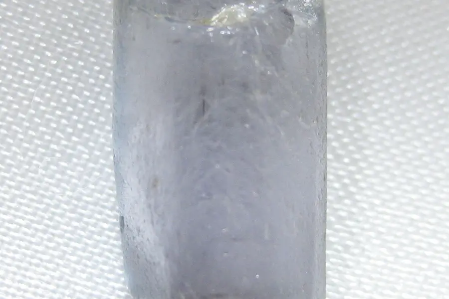 Sillimanite, gris blanc bleuté