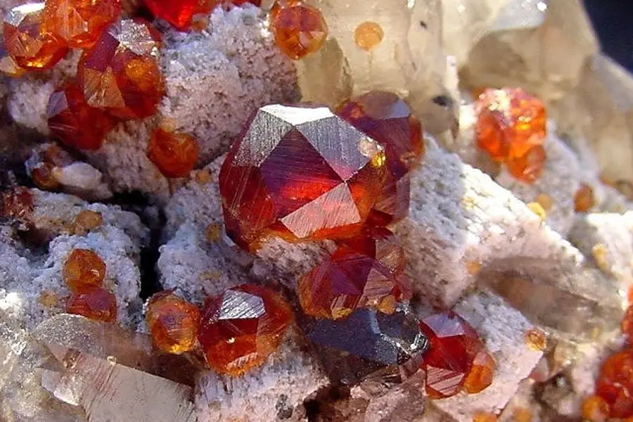 Spessartite, orange orange-rouge mandarine