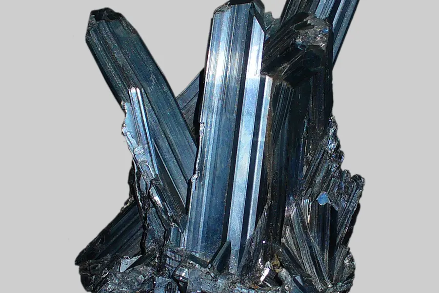 Stibine, gris acier argenté