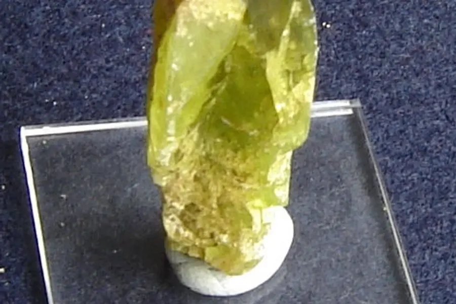 Titanite, vert-jaune jaune brun