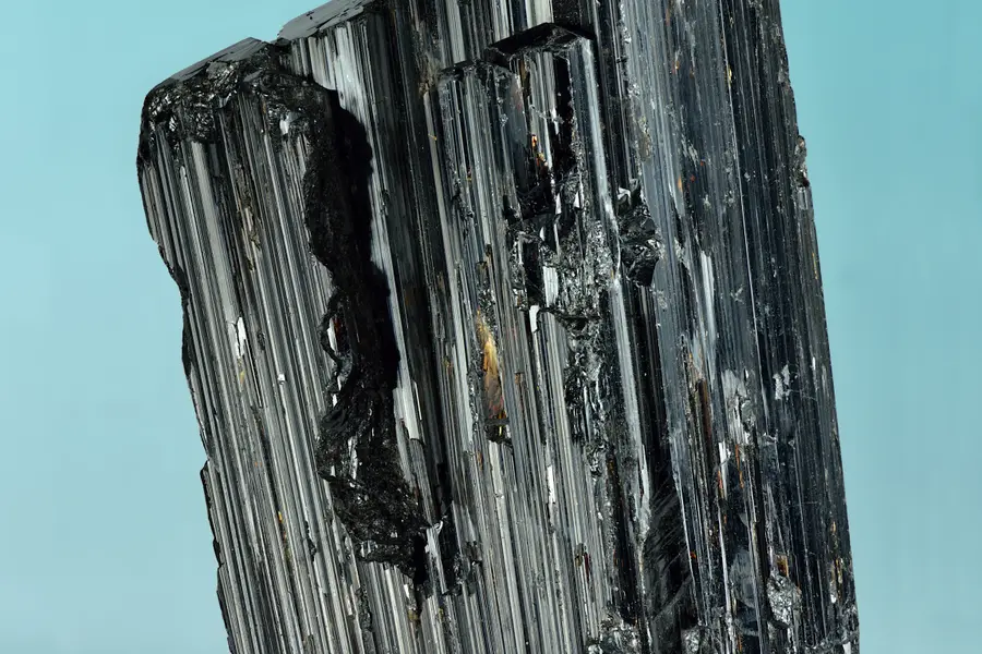 Tourmaline noire striée