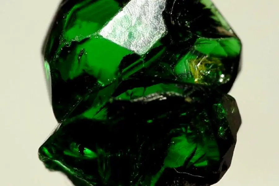 Tsavorite, vert vert émeraude