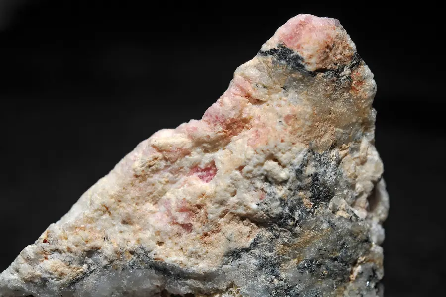 Tugtupite, rose rouge cramoisi