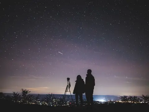 Deux signes du zodiaque face à face, compatibilité amoureuse