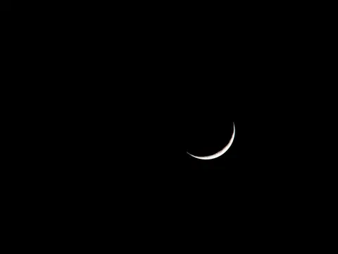Ciel nocturne très sombre lors de la nouvelle lune
