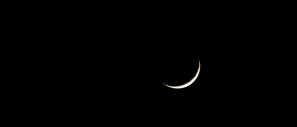 Ciel nocturne très sombre lors de la nouvelle lune