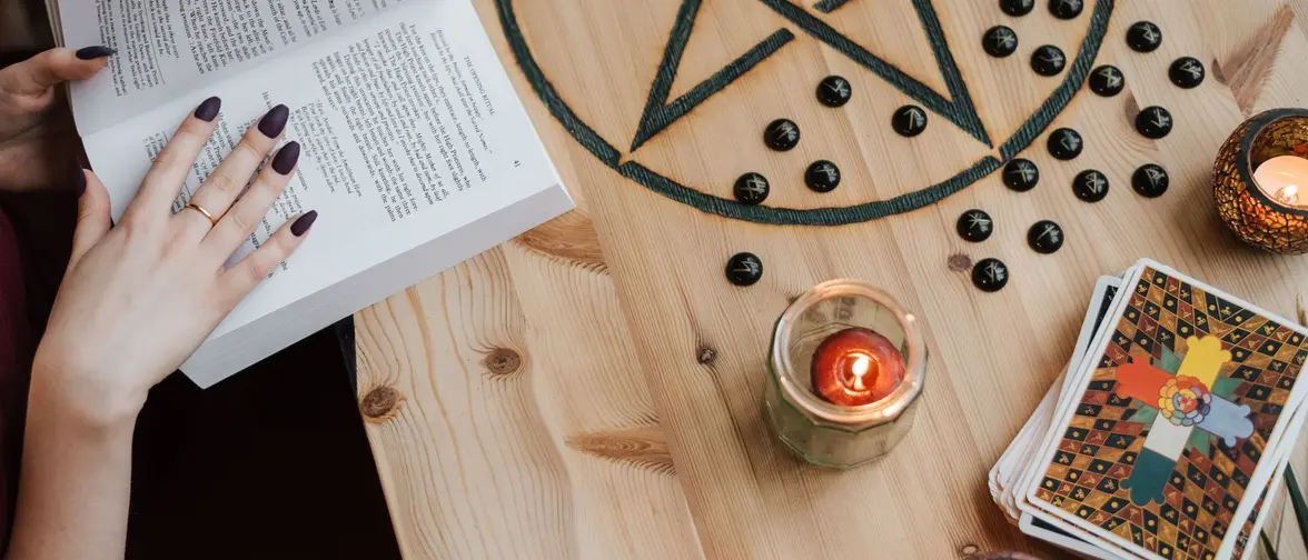 Un pentagramme, etoile a cinq branches